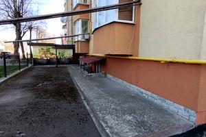 комерційна за адресою вул. Ясна, 7б