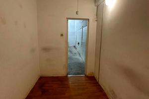комерційна за адресою Листопадна вул., 16