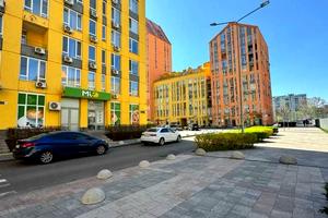 комерційна за адресою Березнева вул., 12