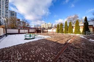 комерційна за адресою Польова вул., 33