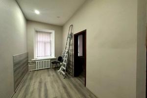 комерційна за адресою Михайлівська пл., 1