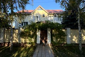 комерційна за адресою Зоряна вул., 8