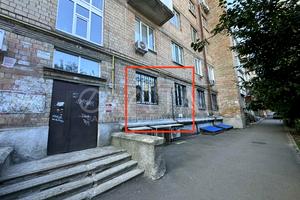 комерційна за адресою Повітрофлотська вул., 42
