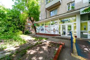 комерційна за адресою Деревлянська вул. (Якіра), 21