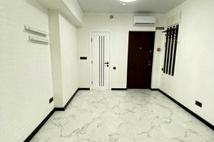 комерційна за адресою Літературна вул., 8