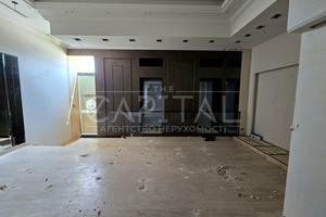 комерційна за адресою Володимирська вул., 22