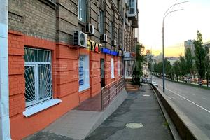 комерційна за адресою Лесі Українки бульв., 8