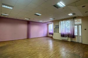 комерційна за адресою Залізнична вул., 7