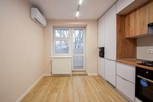 квартира за адресою Стадникової вул., 40-В