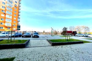 комерційна за адресою Приозерна, 32