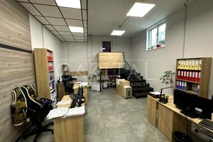 комерційна за адресою Практична вул., 1