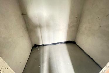 1833187630310596