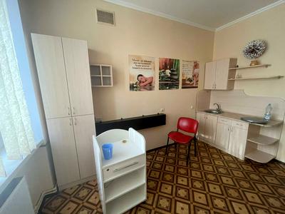коммерческая по адресу Леся Курбаса ул., 7