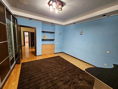 квартира за адресою Дніпровська набережна вул., 25