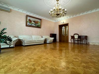 квартира за адресою Довженка вул., 8