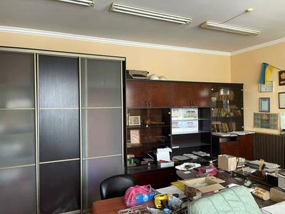 коммерческая по адресу Леся Курбаса ул., 7