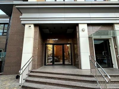 комерційна за адресою Саксаганського вул., 37-К