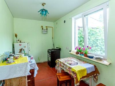 будинок за адресою с. Новоселівка, Центральна, 1