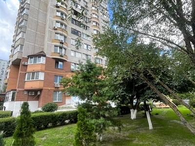 квартира за адресою Анни Ахматової вул., 18