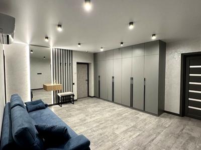 квартира за адресою Космічна вул., 5