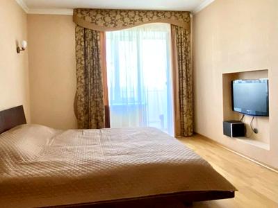 квартира за адресою Анни Ахматової вул., 31
