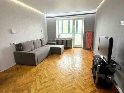 квартира по адресу Строителей ул., 12