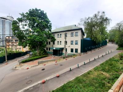 коммерческая по адресу провулок Болсуновський, 3/2А