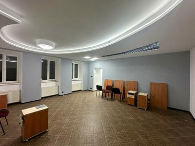 комерційна за адресою Остапа Нижанківського вул., 4а