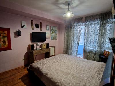 квартира за адресою Лаврська вул. (Січневого Повстання), 4