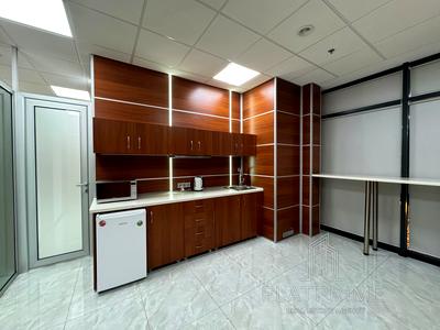 комерційна за адресою Деміївська вул., 33