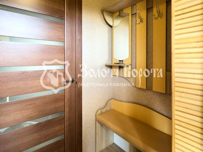 комерційна за адресою Київська вул., 100