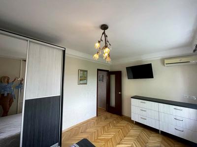 квартира за адресою Лаврська вул. (Січневого Повстання), 4