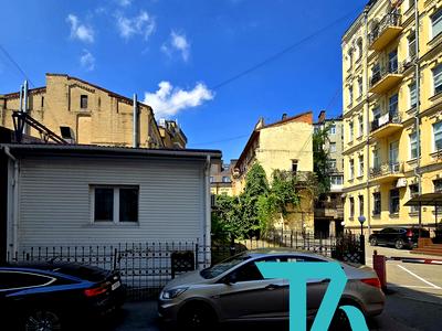 комерційна за адресою Саксаганського вул., 38
