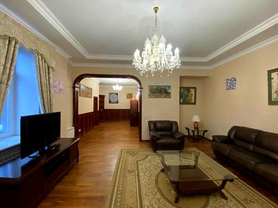 квартира за адресою Хрещатик вул. (Kreschatic), 15