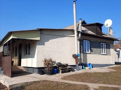 будинок за адресою смт. Нові Санжари, Центральна вул. (Жовтнева), 1