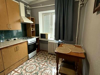квартира по адресу Строителей ул., 12