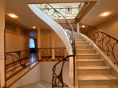 комерційна за адресою Саксаганського вул., 67-Б