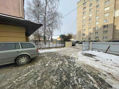 коммерческая по адресу Леся Курбаса ул., 7