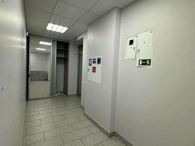 комерційна за адресою Володимира Івасюка просп. (Героїв Сталінграду), 8