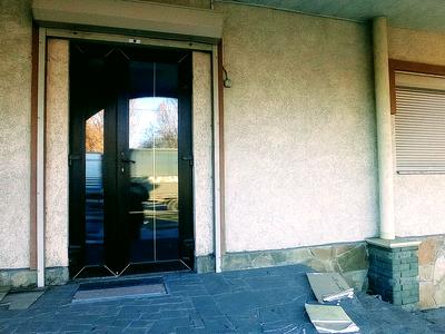 коммерческая по адресу Солідарності, 535
