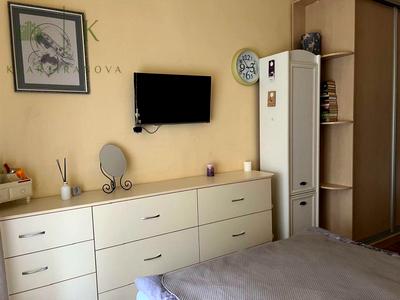 квартира за адресою Дорошенка П., 44