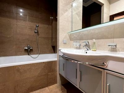 квартира за адресою Кропивницького вул., 16