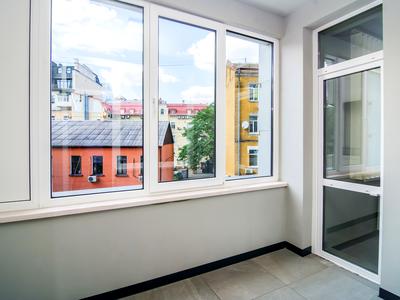 комерційна за адресою Саксаганського вул., 37-К
