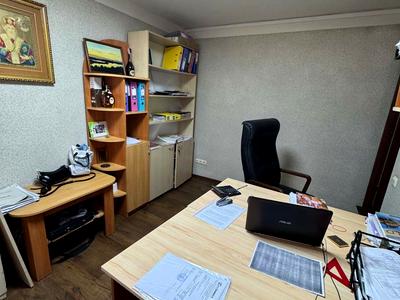 комерційна за адресою Тютюнників вул. (), 53