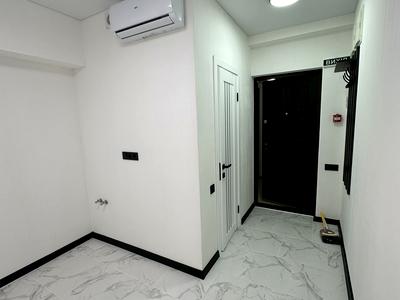 комерційна за адресою Літературна вул., 8