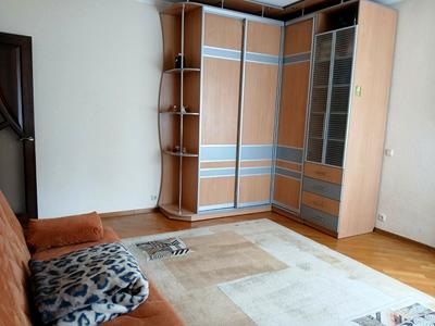 квартира за адресою Анни Ахматової вул., 45