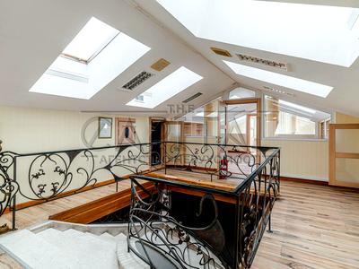 комерційна за адресою Саксаганського вул., 67