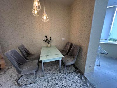 квартира за адресою Абрикосова вул., 7