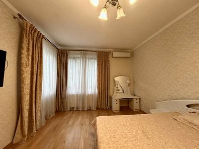 квартира за адресою Юліана Захарієвича вул., 2