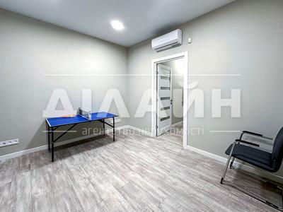 комерційна за адресою Вячеслава Зайцева вул., 6